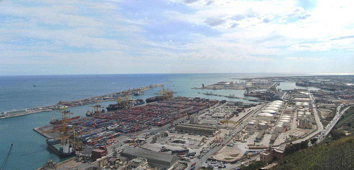 Transport de marchandises pour avitaillement sur le port de Barcelone