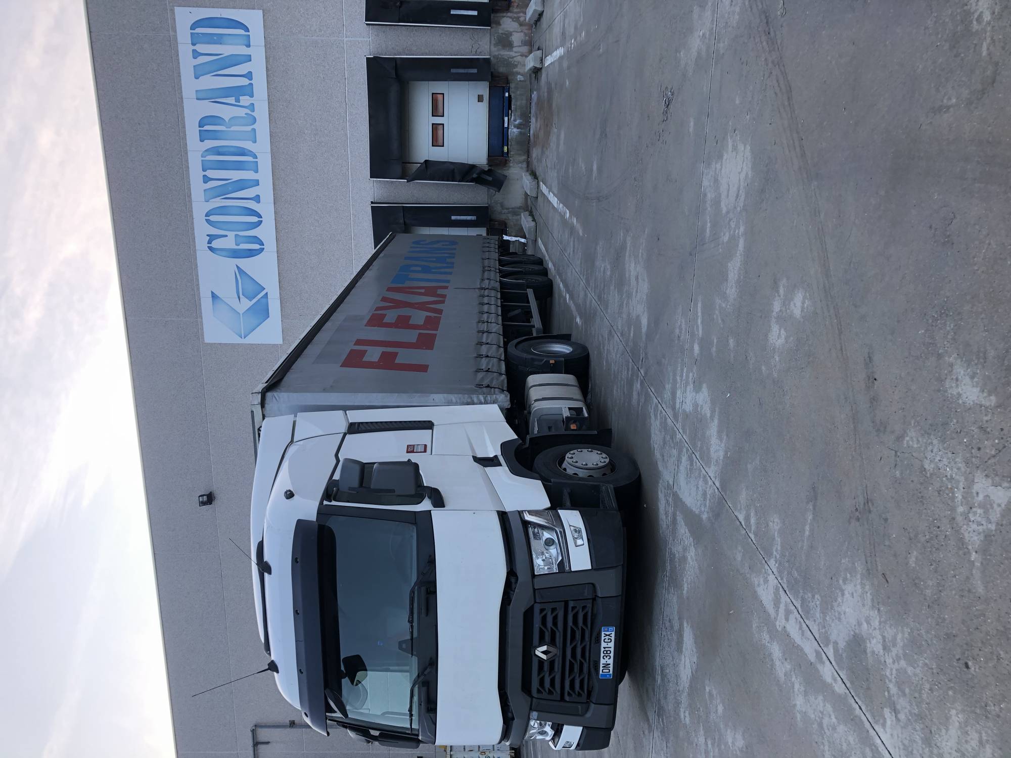 Mise à disposition de camions avec chauffeurs