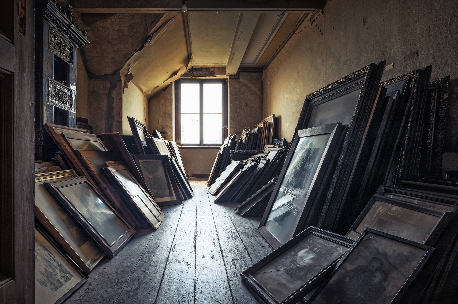 Chargement de collections de tableaux artistiques dans le sud de la France